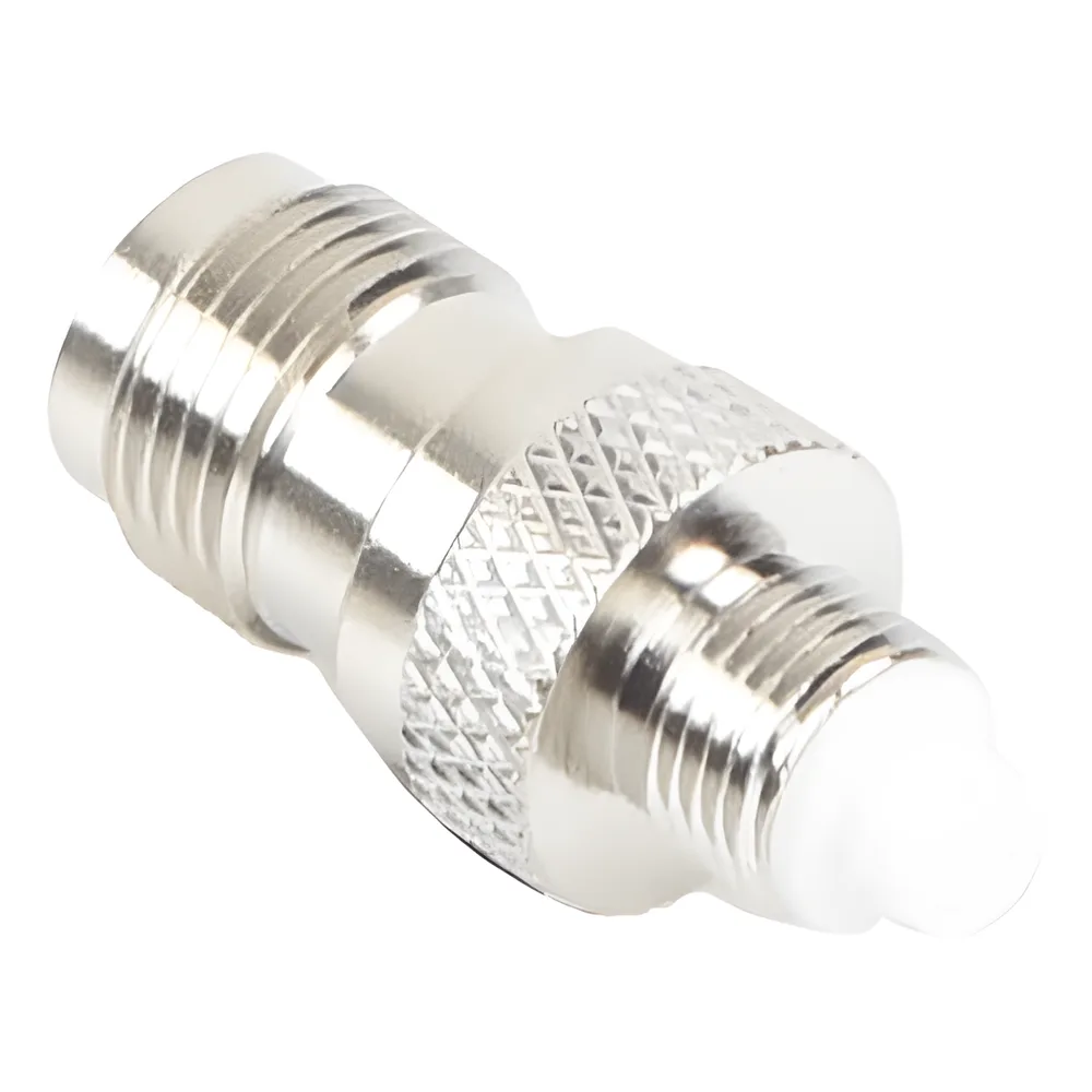 Adaptador en Línea, de Conector TNC Hembra a FME Hembra, Niple Europeo, Níquel/ Oro/ Teflón.
