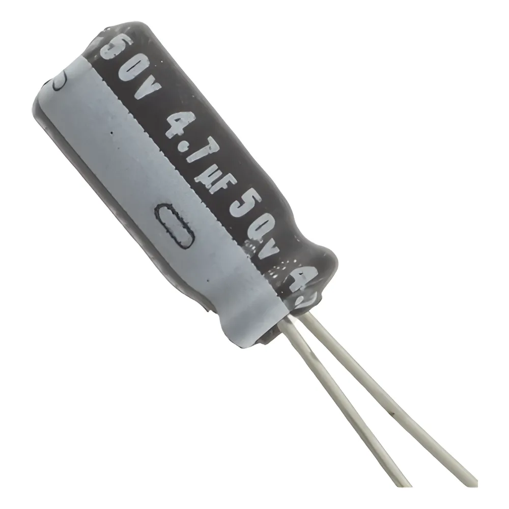 Capacitor Electrolítico de Aluminio, Radial de 4.7 µFd, 50 Vcc, 105 °C, 5 x 11.7 mm.