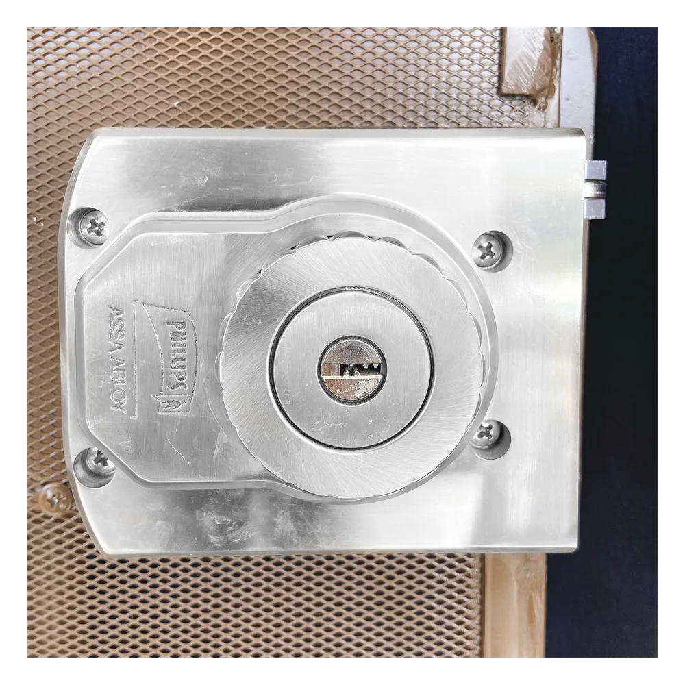 Cerradura XTR para Sobreponer Diseñada para Puertas y Rejas / Soporta Exterior – vista 4
