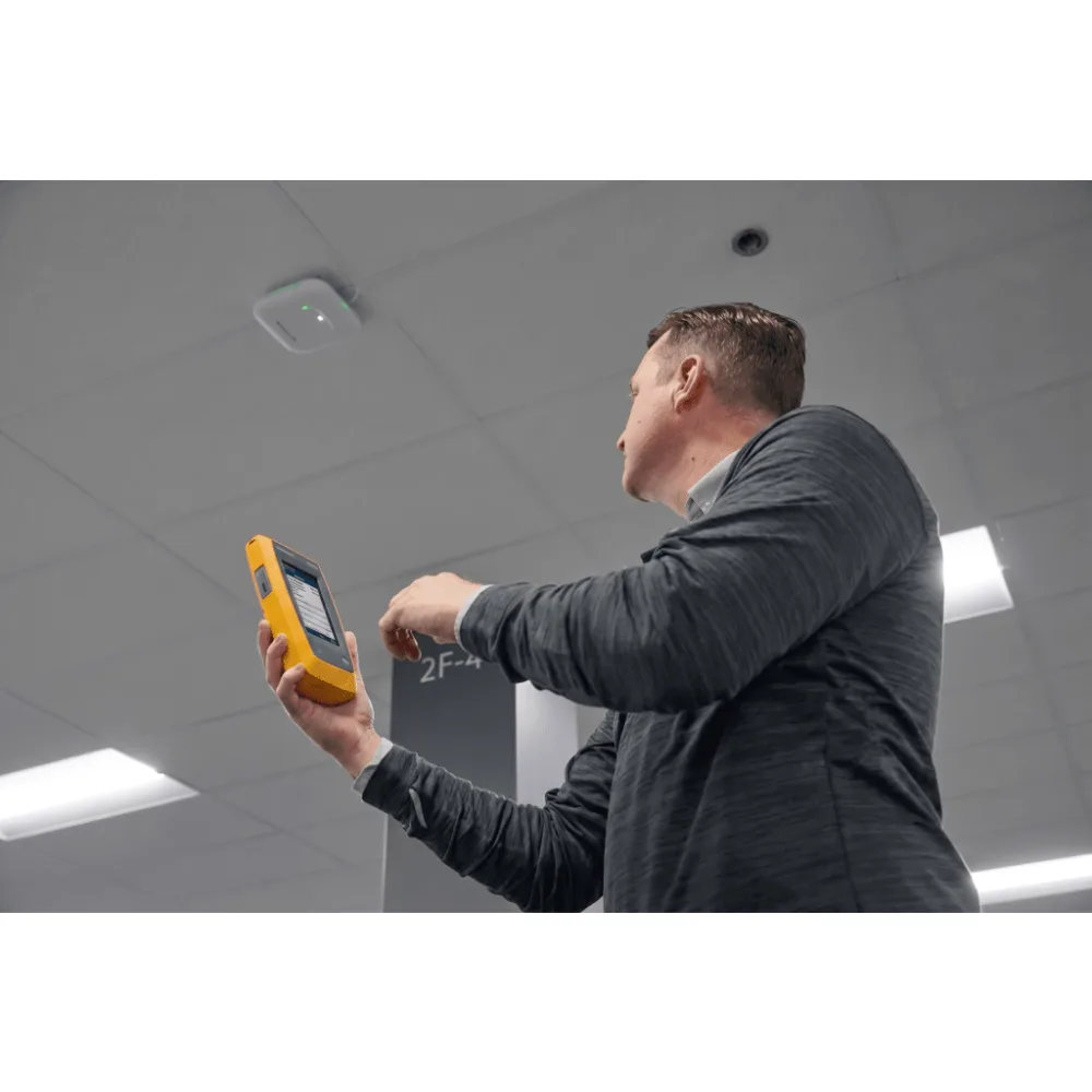 Comprobador de Cableado, Red y Wi-Fi Ethernet Industrial LinkIQ Duo / Rendimiento hasta 10 Gb/s / Análisis Wi-Fi 6E / Adaptadores M12X M12D M8D / PoE bajo carga hasta Clase 8 90 W / Diagnóstico de Switch y Ping / Gestión con LinkWare – vista 3
