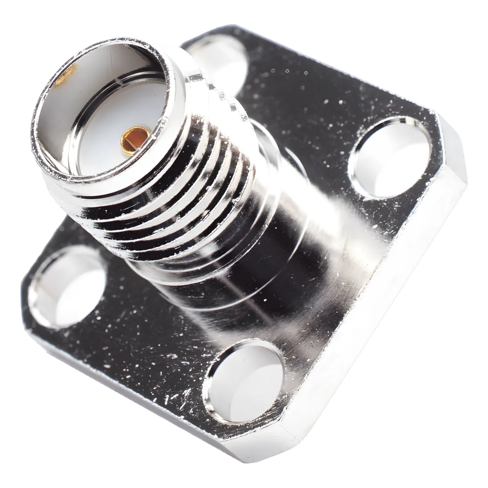 Conector SMA Hembra, Montaje de Panel Cuadrado, 4 Perforaciones, Soldable, Niquel/ Oro/ Teflón.