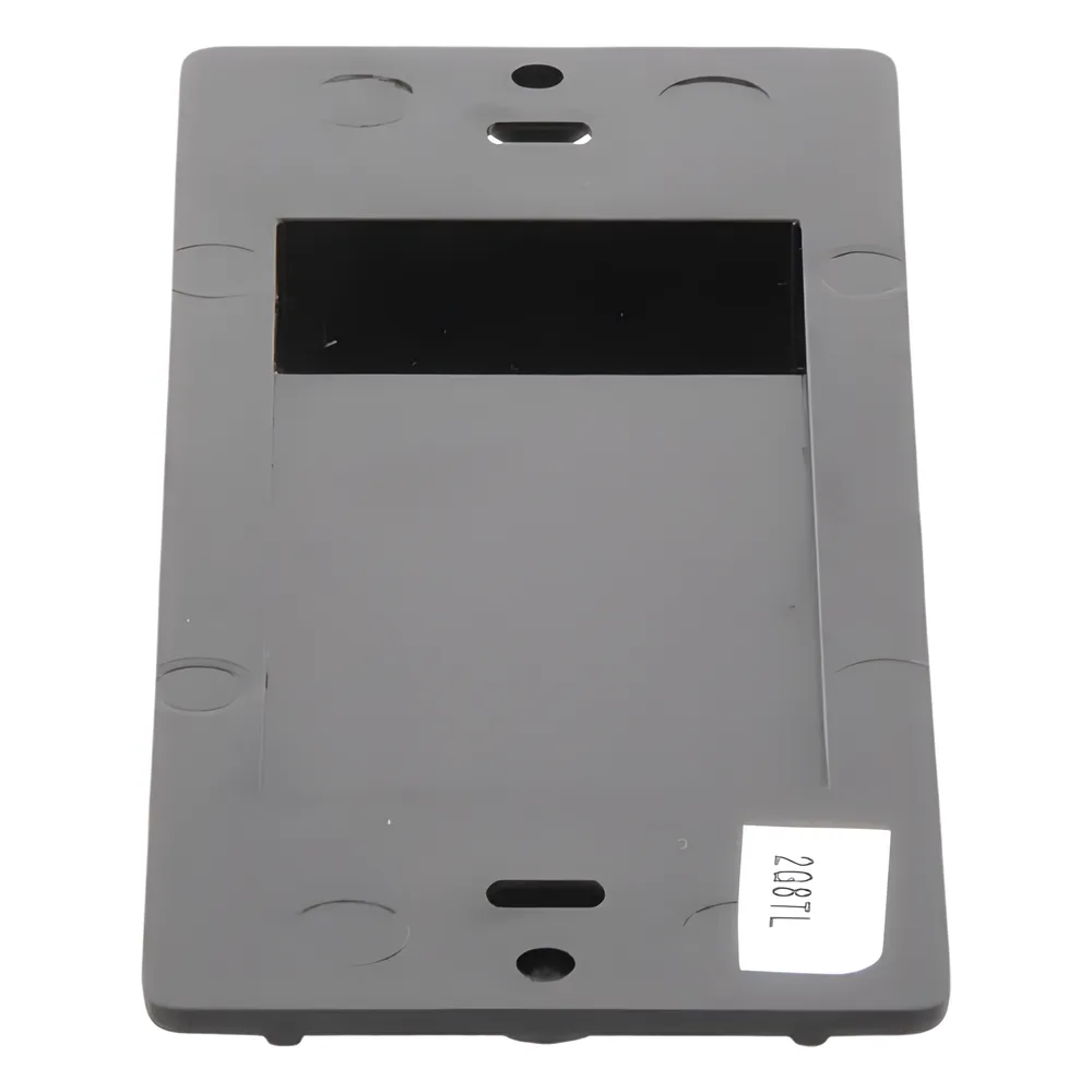 Inserto ciego color negro para cubrir aperturas estilo Designer sin usar en placas de pared Claro, acabado brillante – vista 3
