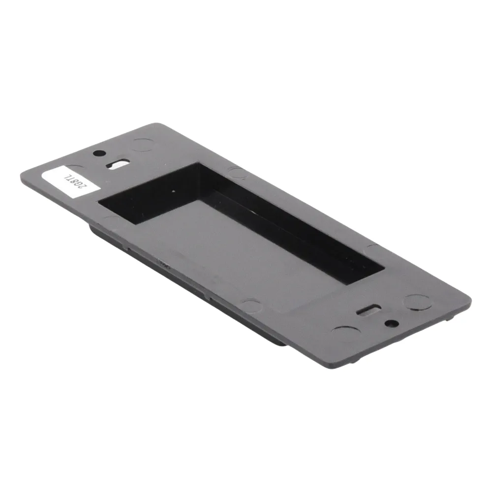 Inserto ciego color negro para cubrir aperturas estilo Designer sin usar en placas de pared Claro, acabado brillante – vista 5
