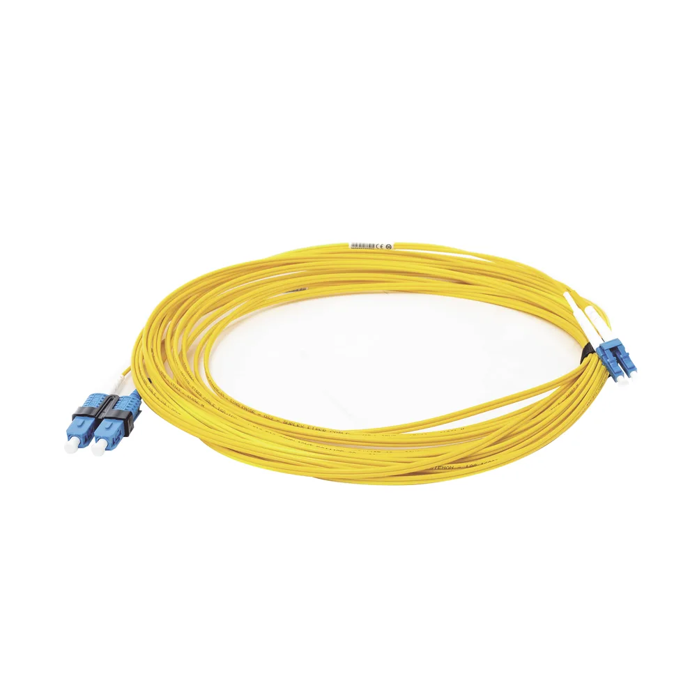 Jumper de Fibra Óptica Monomodo (OS2), XGLO, LC/UPC-SC/UPC Duplex, OFNR, Color Amarillo, 10 Metros (32.81 Pies) – vista 3