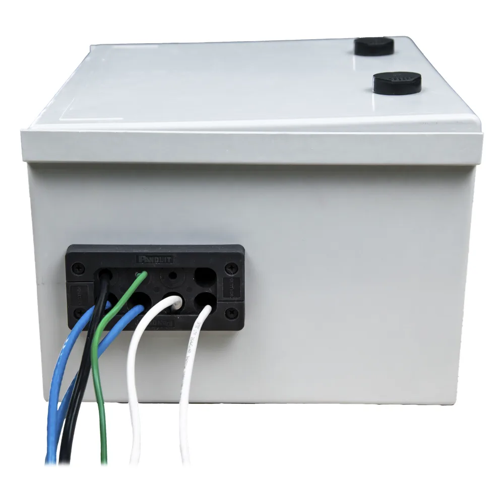 KIT de Gabinete de Poliéster (300 x 400 x 200 mm) + Controlador de Carga con Switch PoE (5) + Batería de 12V 7Ah – vista 3